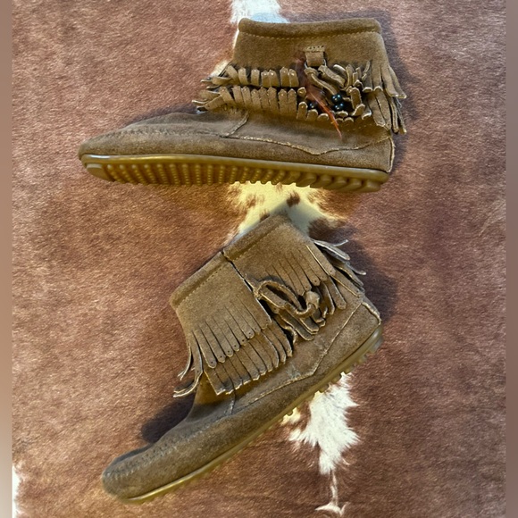 Minnetonka Moccasin Booties - Picture 6 of 7